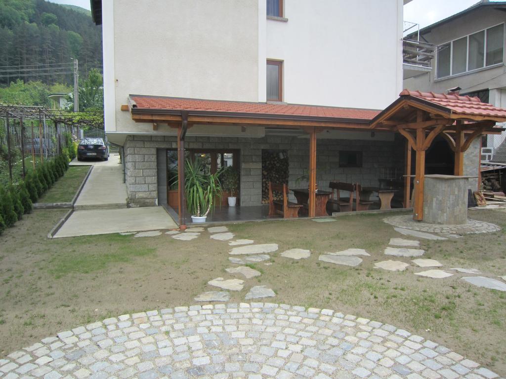 Slavina Guest House Sapareva Banya ภายนอก รูปภาพ