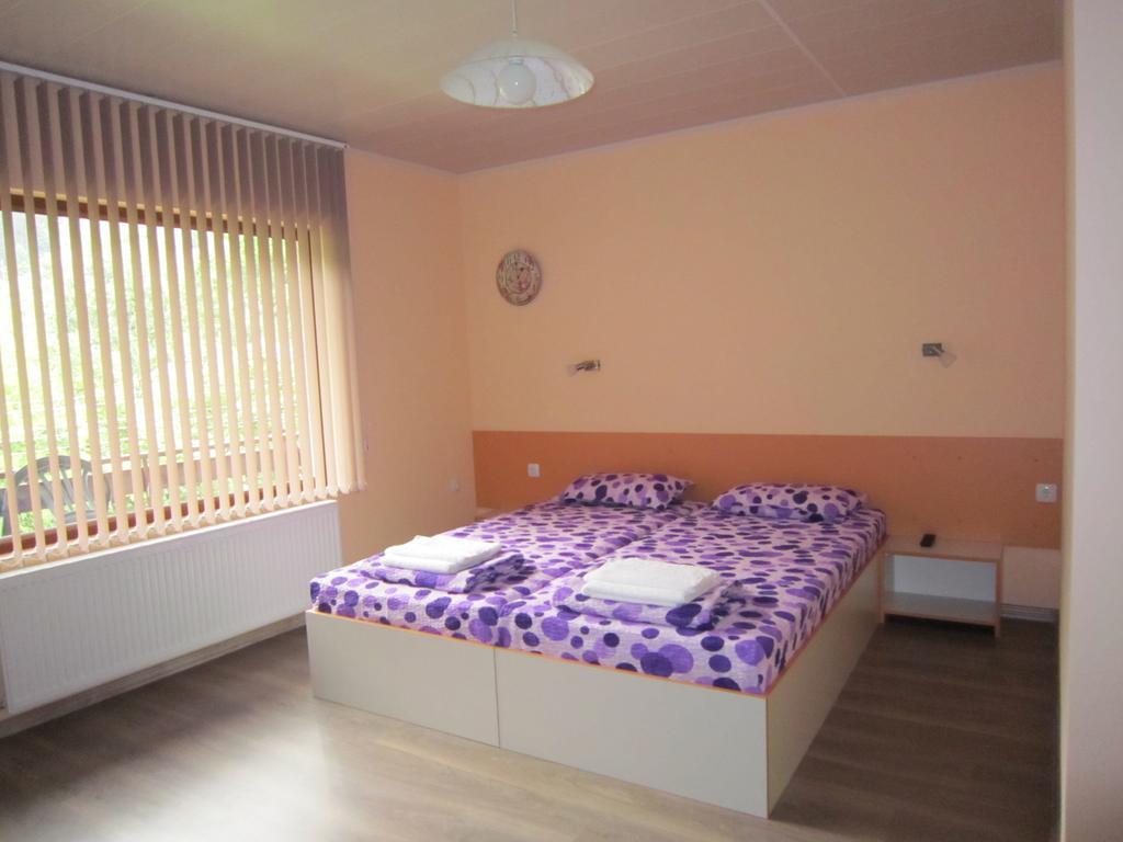 Slavina Guest House Sapareva Banya ภายนอก รูปภาพ